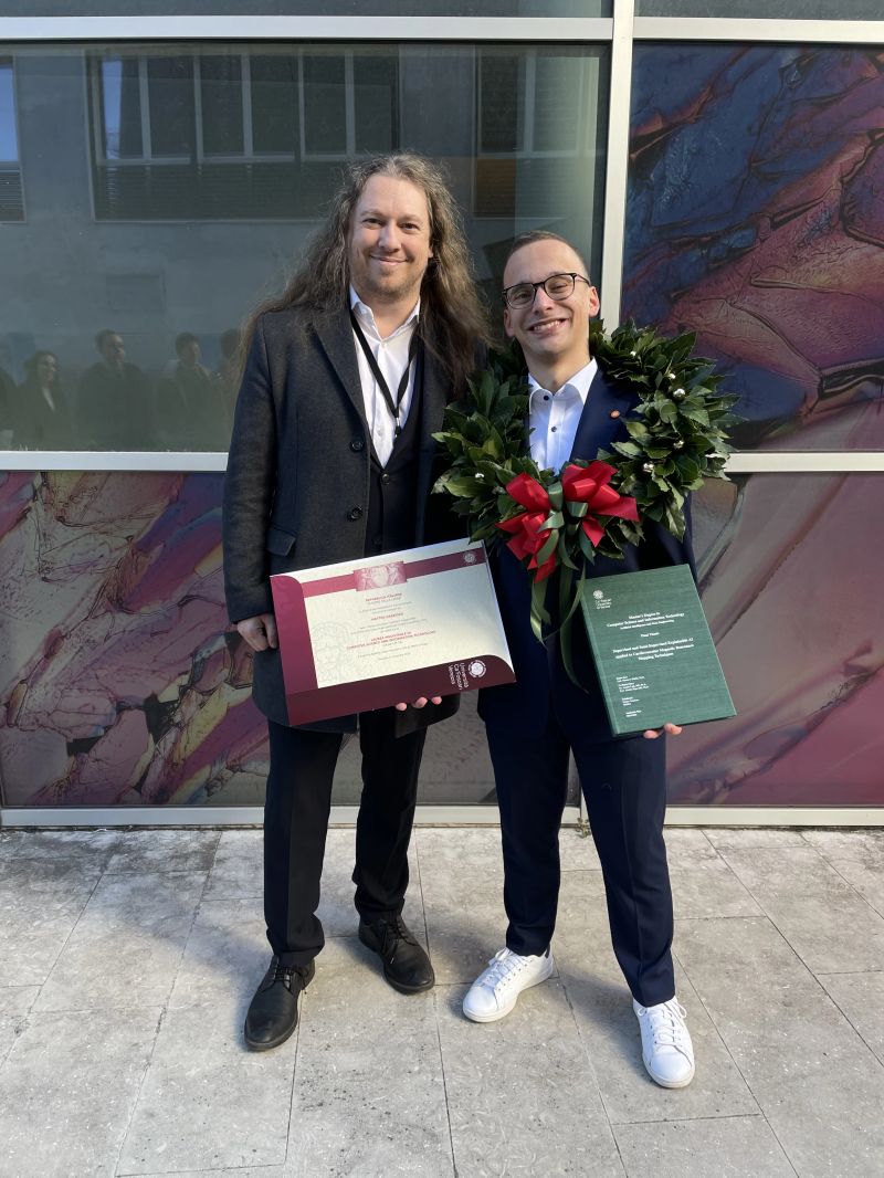 A 110 cum laude more than deserved. Now, full throttle towards the PhD!